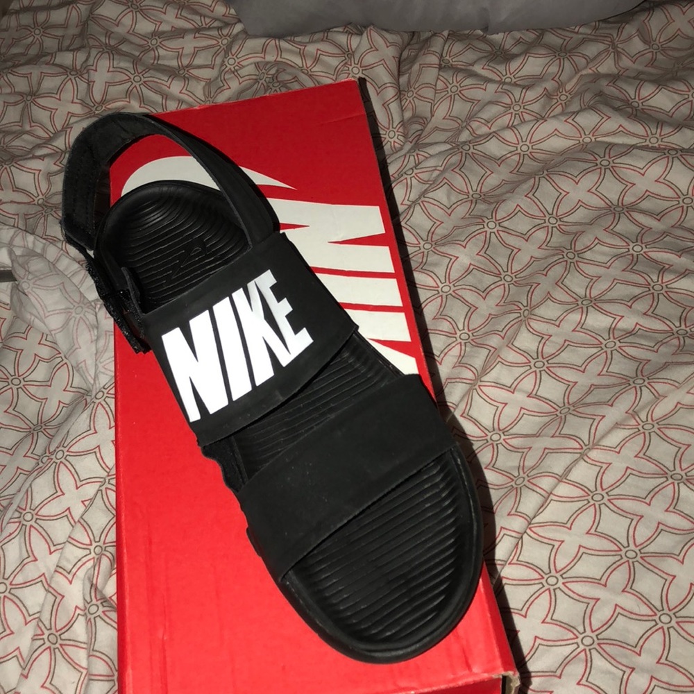 NIKE SANDALS